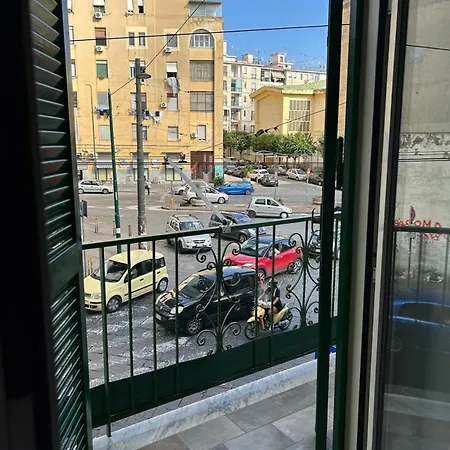 Roy's Holidays * Naples