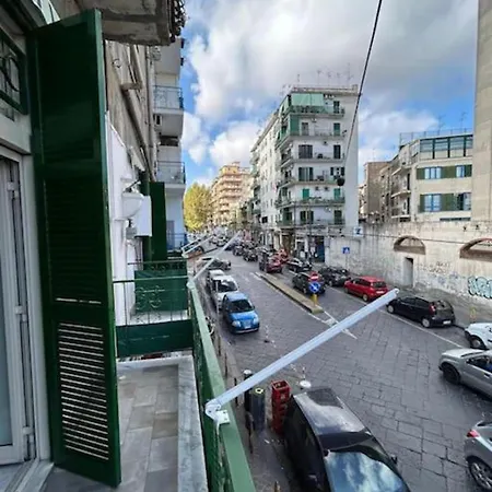 Roy's Holidays * נאפולי